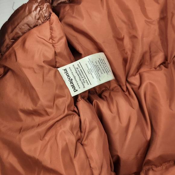 Womens' BNWT Patagonia Raven Rocks Puffer, Size Small, Burnished Red - Picture 6 of 6